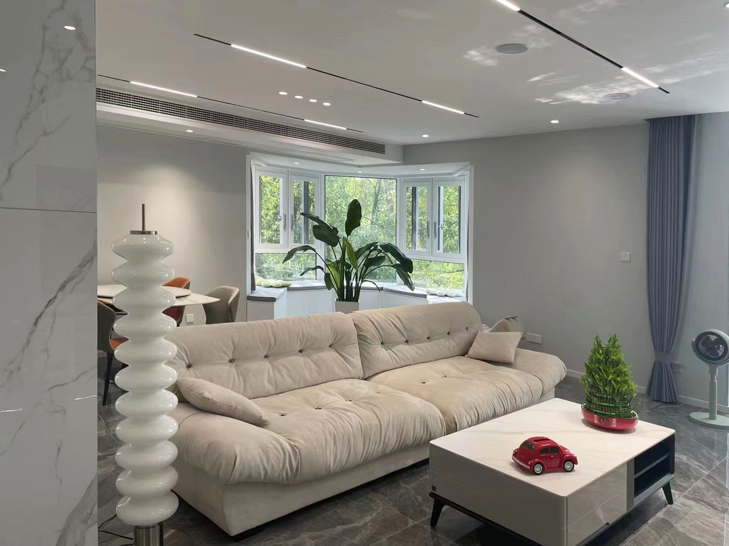 180㎡大平層裝修，現(xiàn)代簡(jiǎn)約風(fēng)明亮簡(jiǎn)潔又大方